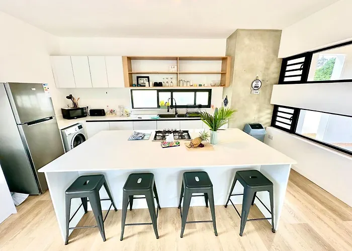 Into The Sea - Modern Home Close To The Beach