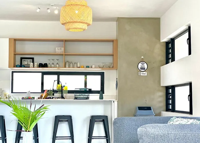 Into The Sea - Modern Home Close To The Beach