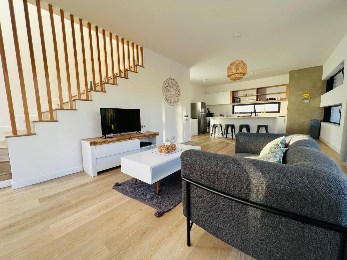 Into The Sea - Modern Close To The Villa Albion